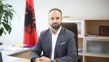 Video intime? Zv/ministri Erlind Sulo padit blogeren dhe gazetarin: Nuk kam asgjë për të fshehur