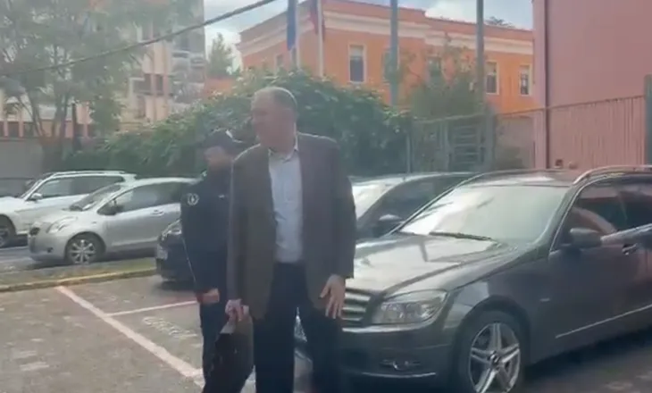 VIDEO/ Ish-ministri i Ramës, Beqaj paraqitet në GJKKO për seancën e parë të dosjes SASPAK