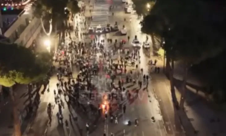 VIDEO-LAJM/ Pamjet nga lart me dron, ja pjesëmarrja në protestën e sotme para Kryeministrisë!