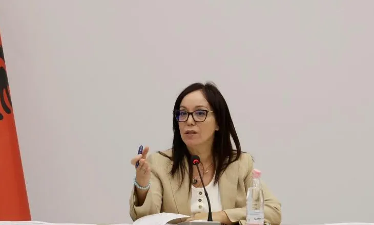 VIDEO/ Ministrja Spahiu takim me prindërit e fëmijëve të prekur nga autizmi: Mbështetje edhe për familjet