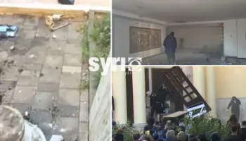 VIDEO/ Nuk ndalen, protestuesit marrin përpara policinë dhe i bllokojnë brenda ministrisë