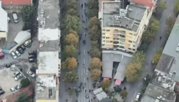 VIDEO/ Pamjet nga lart me dron, pjesëmarrje minimale në protestën te Ministria e Arsimit!