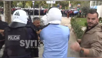 VIDEO/ Policia e Edi Ramës ushtron dhunë barbare ndaj kryebashkiakut të Memaliajt Albert Malaj