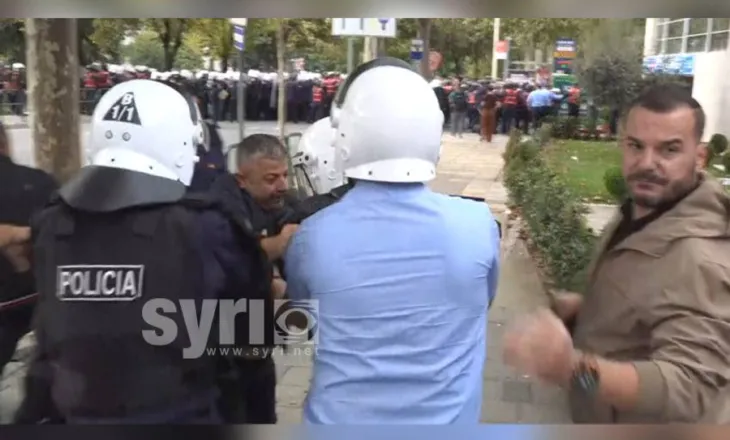 VIDEO/ Policia e Edi Ramës ushtron dhunë barbare ndaj kryebashkiakut të Memaliajt Albert Malaj