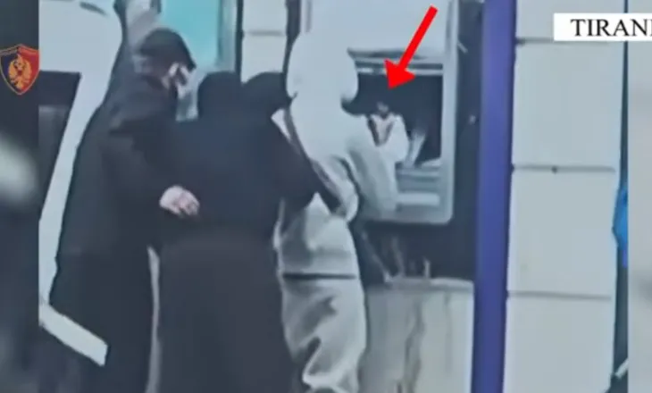 VIDEO/ Policia zbulon pamjet! Tentoi të grabiste bankomatin në qendër të Tiranës, ndalohet 15-vjeçari i dyshuar
