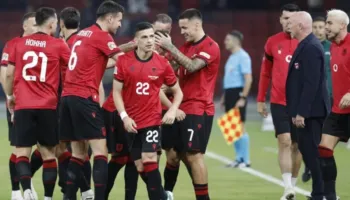 VIDEO/ Shqipëria fiton me frymën e fundit, VAR dhe penalltia e shpëtojnë nga turpi, Asllani hero me dopjetë! Kuqezinjtë në vendin e parë, Bjellorusia mund Finlandën (RENDITJA)