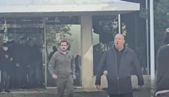 Video/ Si u mbrojt seila e PS Nga “paramilitaret “ e IKMT me ne krye Rigers Sheqeri