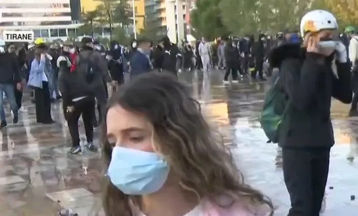 VIDEO/ Studentja: Kjo nuk është normale, nuk e meriton atë kryeministër ky vend i jonë