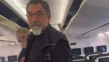 VIDEO/ Tension në avion mes studentes, deputetit të PS dhe bashkëshortes së tij: Do më heqësh nga shkolla?