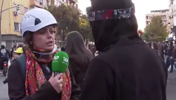 VIDEO/ Thirrje zemre në “kohë lufte”, i riu nga qendra e Tiranës: Mace të dua