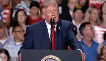 VIDEO/ Trump: Soros po përdor protestues të paguar që të më ndërpresin fjalimin