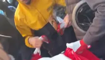 VIDEOLAJM / Protestuesit pajisen me maska e doreza! Kush është donatori…?