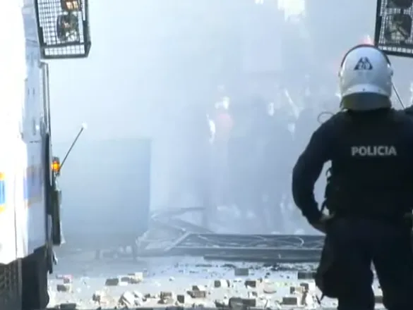 Vijon protesta e studentëve/ Policia shoqëron 9 persona, disa të lënduar në spital