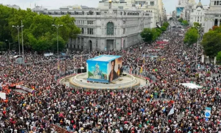Vijon vala e protestave në Spanjë, mijëra njerëz mbushin rrugët dhe sheshet e Madridit pas rrëzimit të dekreteve për strehimin
