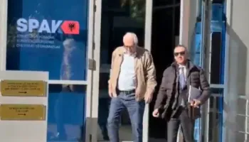 Vila e Ballukut në Dhërmi, biznesmeni Pandeli Carapuli paraqitet në SPAK