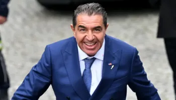 Vizitoi Shqipërinë në shtator, i dërguari i Trump akuzohet për drogim dhe sulm seksual