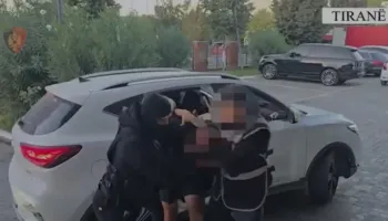Vodhën 10 makina në Rinas dhe në Tiranë, arrestohen 3 persona