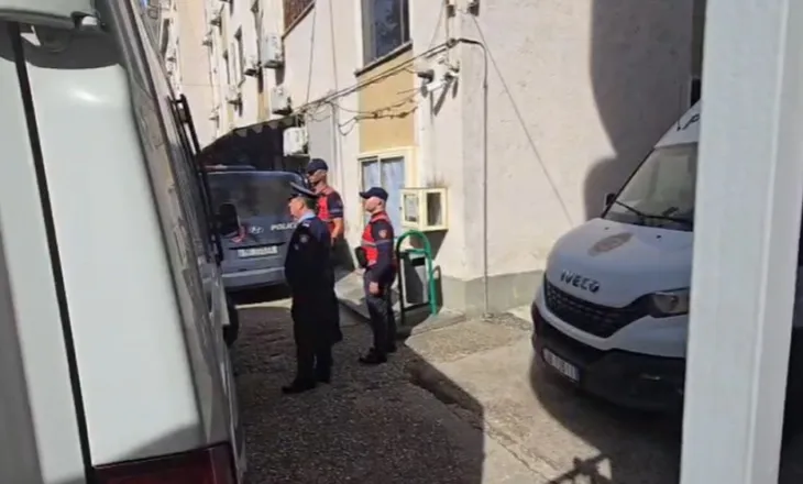 Vrau dy vëllezërit në Patos thuajse 30 vite më parë, Gjykata e Fierit i shuan dënimin me burg të eksaduarit nga SHBA