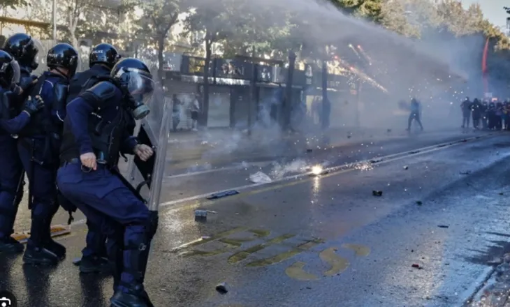 WASHINGTON POST: Protestat kundër qeverisë vazhdojnë edhe ditën e tetë, kërkohet largimi i Ramës