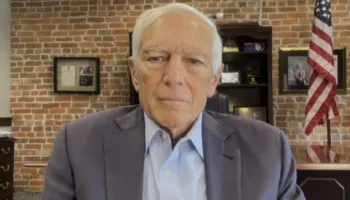 Wesley Clark: Shqiptarët kishin të drejtë të rebelohen. Kur e thashë në Hagë, ata më ndërprenë