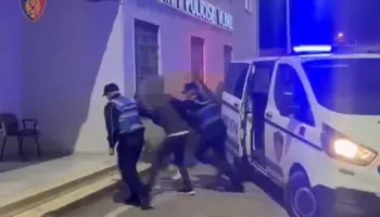 Zbardhen 3 vjedhje në biznese e lokale në Vlorë, arrestohen 3 persona, një tjetër shpallet në kërkim