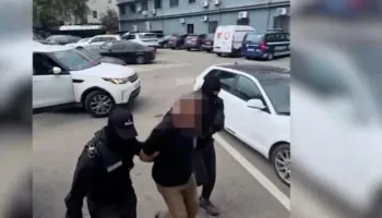Zbulohet në Tiranë magazina ku modifikoheshin makinetat kontrabandë të lojërave të fatit, pranga dy personave