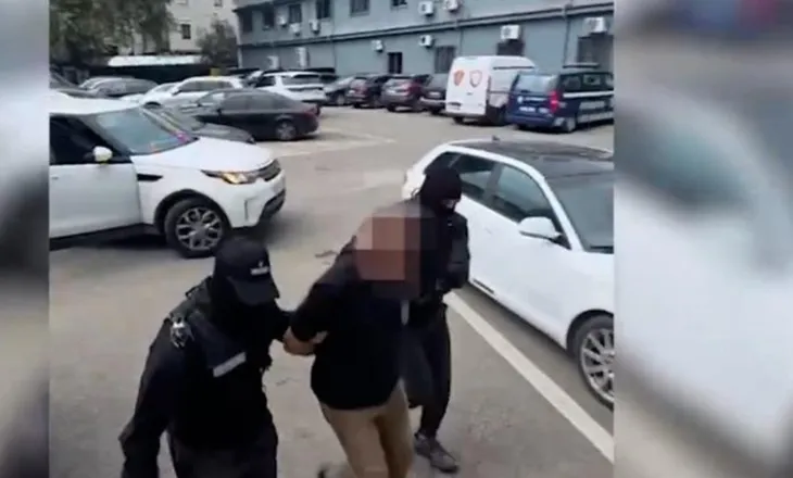 Zbulohet në Tiranë magazina ku modifikoheshin makinetat kontrabandë të lojërave të fatit, pranga dy personave