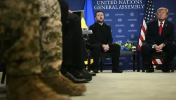 Zelensky refuzoi kërkesën e SHBA për ndalimin e sulmeve ndaj rafinerive ruse, Axios zbulon arsyen e marrëveshjes Trump-Putin për naftën
