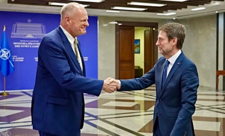“Zgjerojmë bashkëpunimin, vizion i përbashkët”- Takimi Wendt-Hoxha, ambasada ndan pamjet dhe mesazhin: Partneriteti SHBA-Shqipëri mbi 100-vjeçar