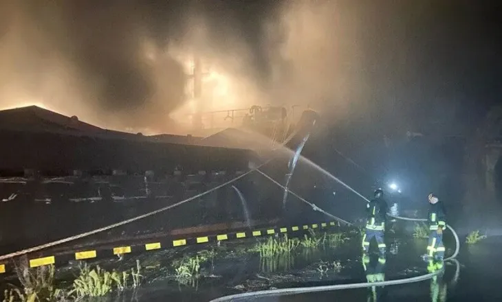 Zjarr në një anije tregtare pranë Rumanisë, 2 të vdekur dhe 11 të plagosur