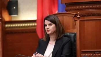 Zv/kryeministrja Albana Koçiu për protestën: Dhunë e orkestruar, të rinjtë po përdoren